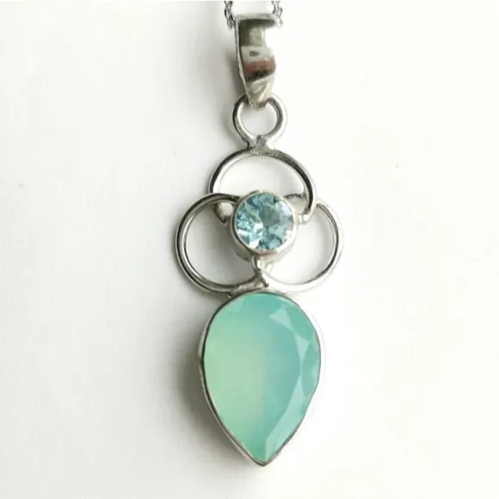 Nwt Blue Topaz Chalcedony Trinity Pendant Necklace